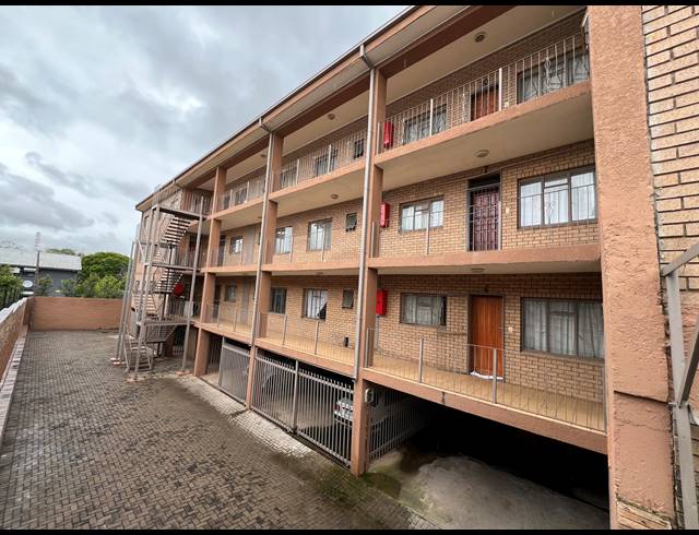 1,338M² APARTMENT BLOCK FOR SALE IN POLOKWANE CENTRAL
